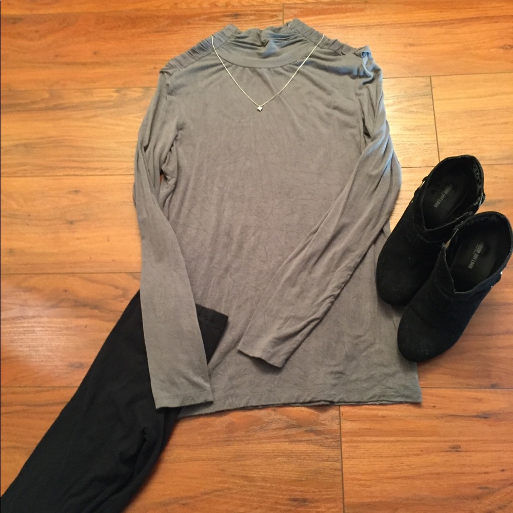 Tunic w detail at shoulders n turtle neck
